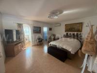 Venta - Villa con anexo - Catral