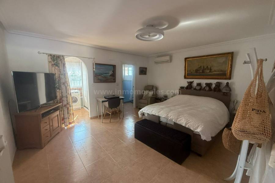 Venta - Villa con anexo - Catral