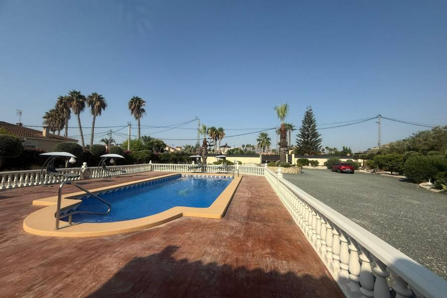 Venta - Villa con anexo - Catral