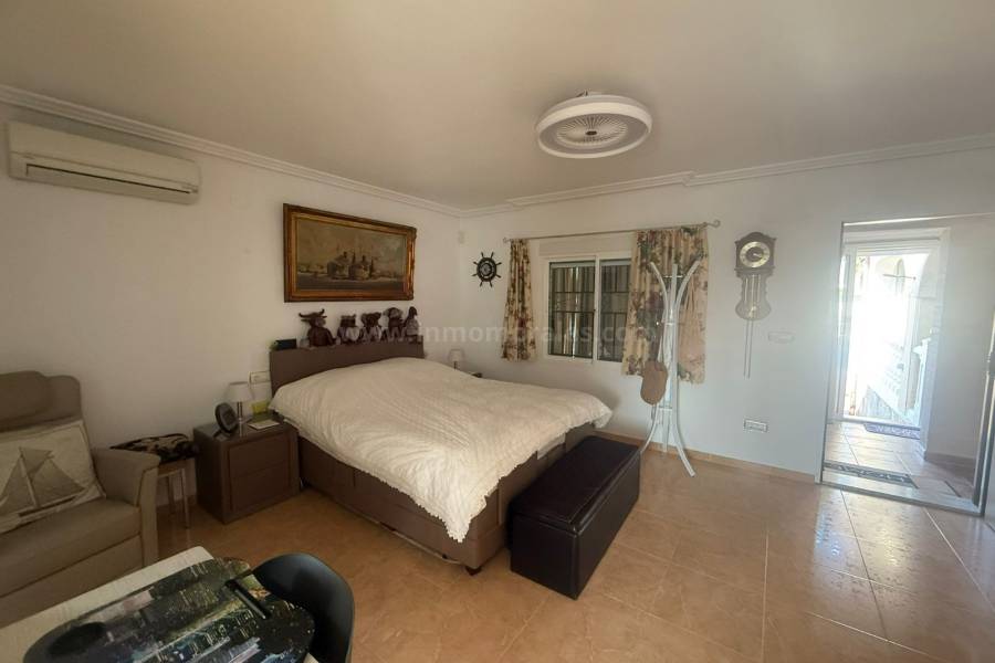 Venta - Villa con anexo - Catral