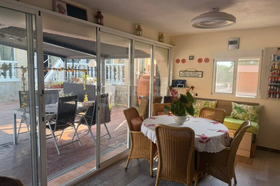 Venta - Villa con anexo - Catral