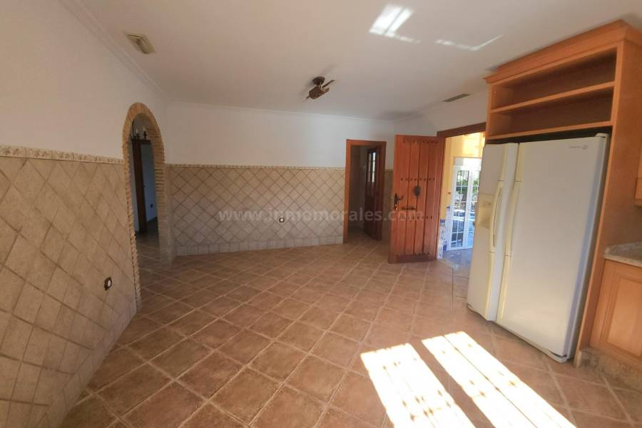 Herverkoop - Villa met bijgebouw - Catral