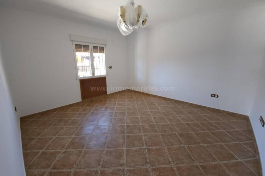 Herverkoop - Villa met bijgebouw - Catral