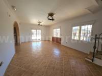 Herverkoop - Villa met bijgebouw - Catral