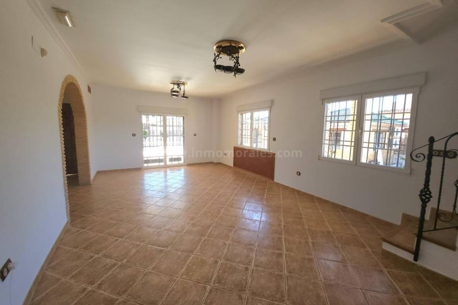 Herverkoop - Villa met bijgebouw - Catral