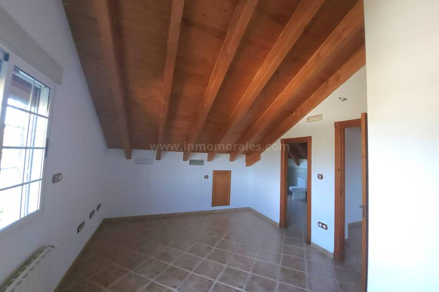 Herverkoop - Villa met bijgebouw - Catral