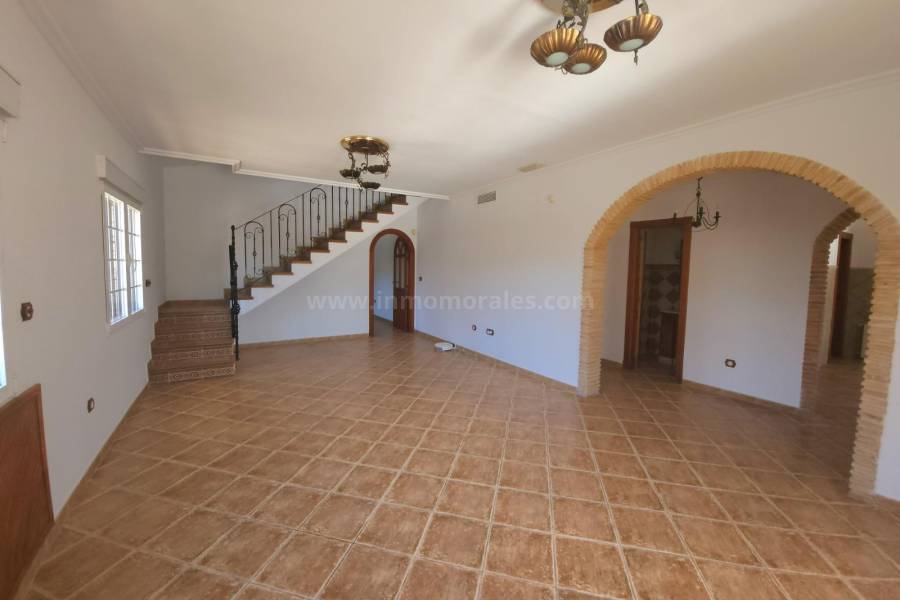 Herverkoop - Villa met bijgebouw - Catral