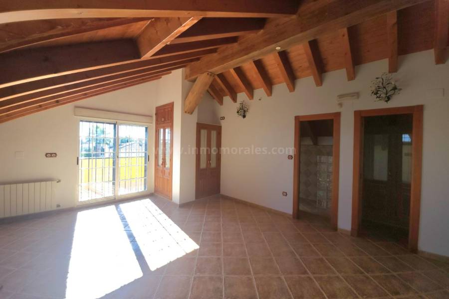 Herverkoop - Villa met bijgebouw - Catral