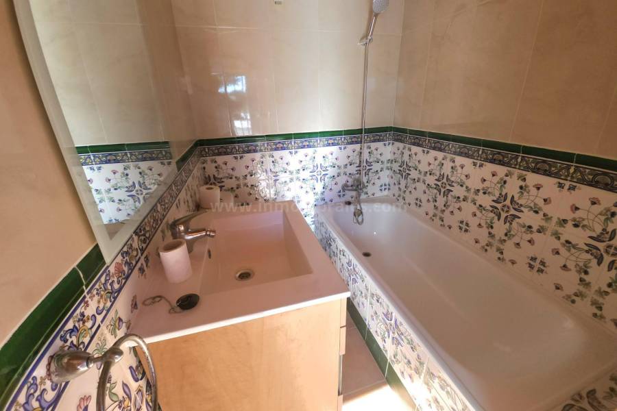 Herverkoop - Villa met bijgebouw - Catral