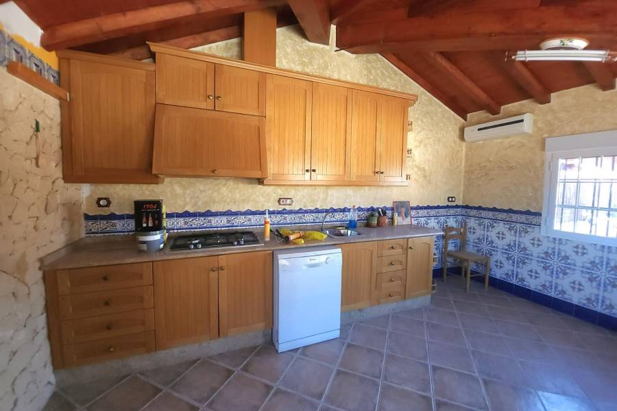 Herverkoop - Villa met bijgebouw - Catral