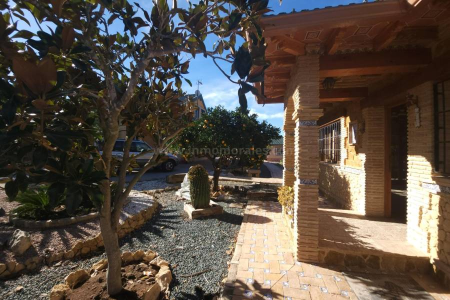 Herverkoop - Villa met bijgebouw - Catral