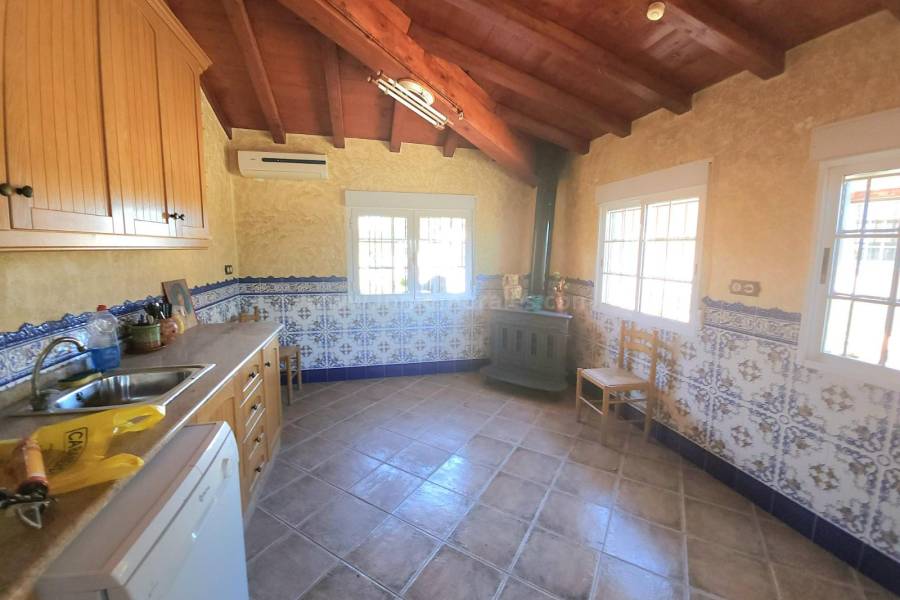 Herverkoop - Villa met bijgebouw - Catral