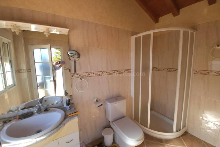 Herverkoop - Villa met bijgebouw - Catral