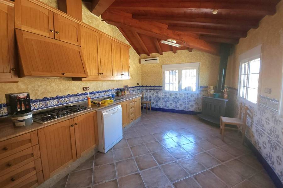 Herverkoop - Villa met bijgebouw - Catral