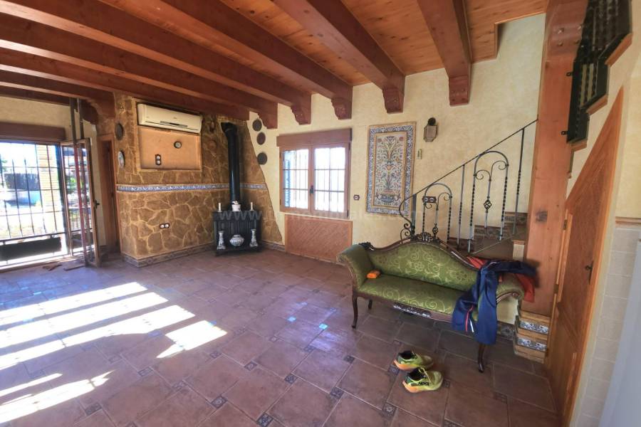 Herverkoop - Villa met bijgebouw - Catral