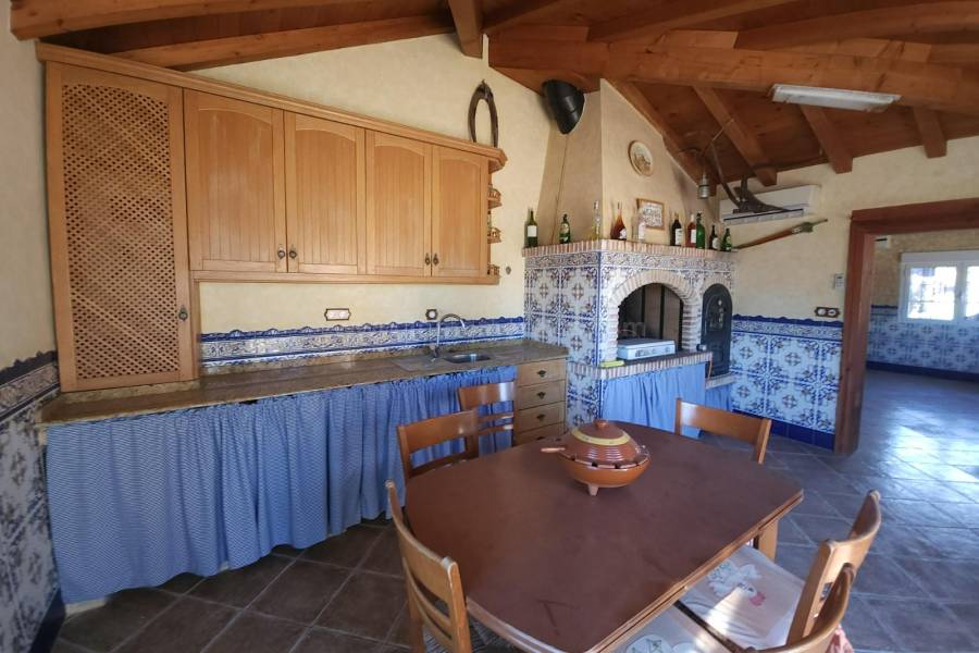 Herverkoop - Villa met bijgebouw - Catral