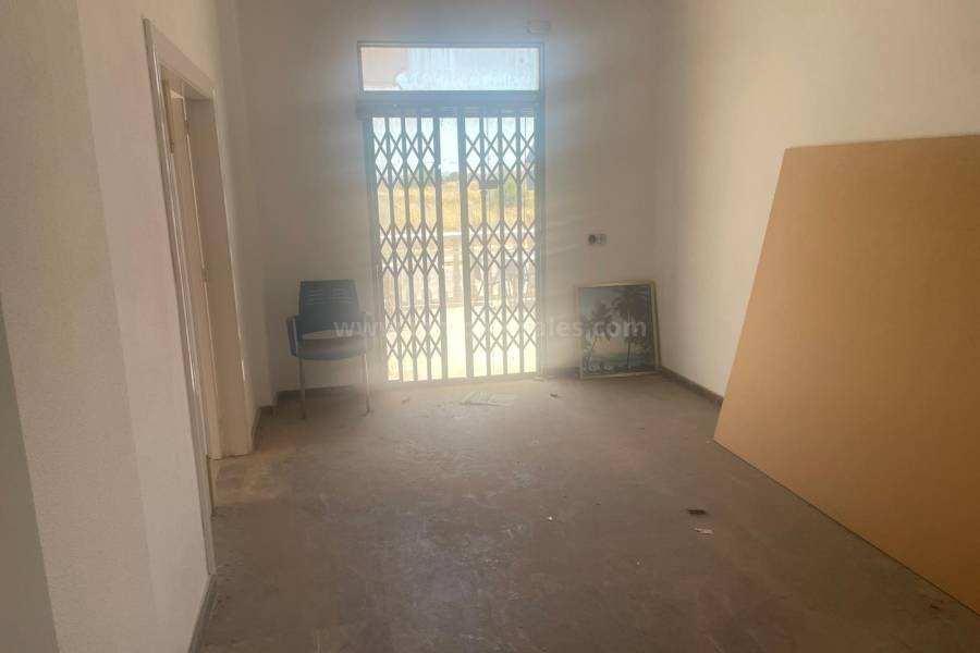 Revente - Espace commercial - La Mata