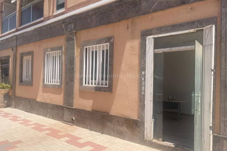 Revente - Espace commercial - La Mata
