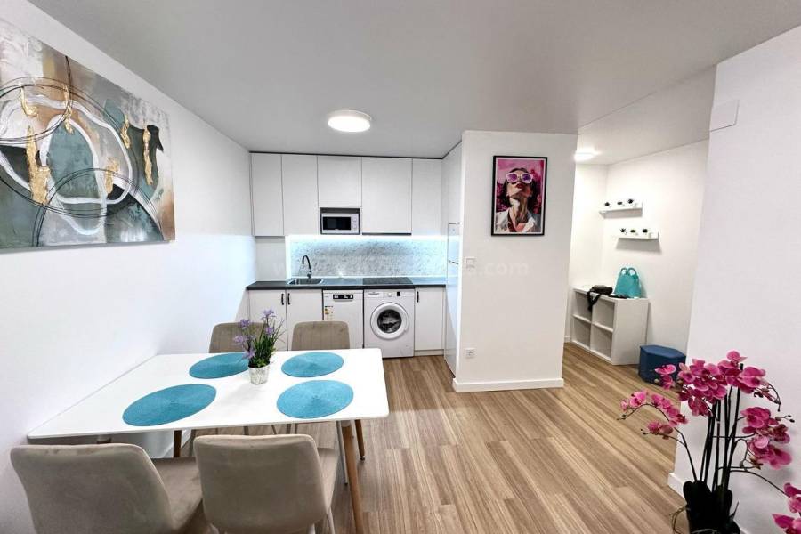 Resale - Apartment  - Torrevieja - Playa del Cura