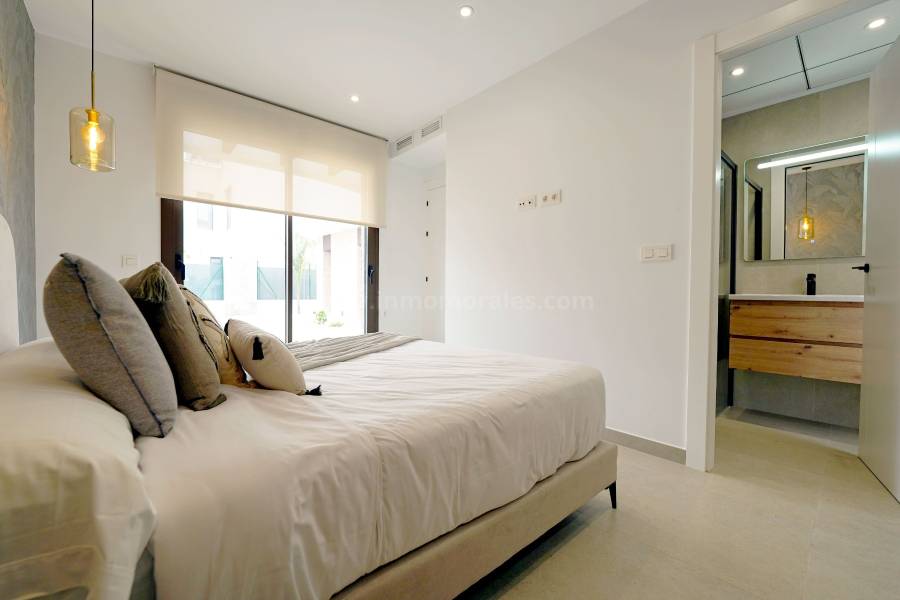 New Build - Detached House / Villa  - Almoradí