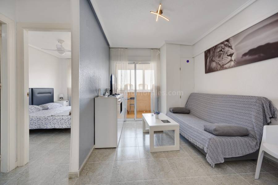 Resale - Apartment  - Torrevieja - Playa de los Locos