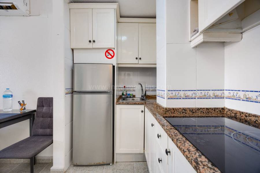 Resale - Apartment  - Torrevieja - Playa de los Locos