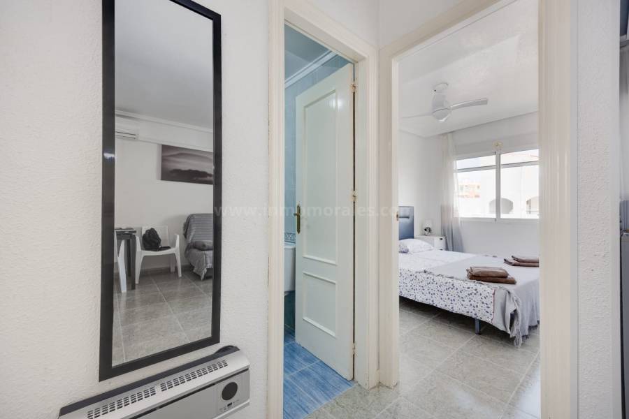 Resale - Apartment  - Torrevieja - Playa de los Locos