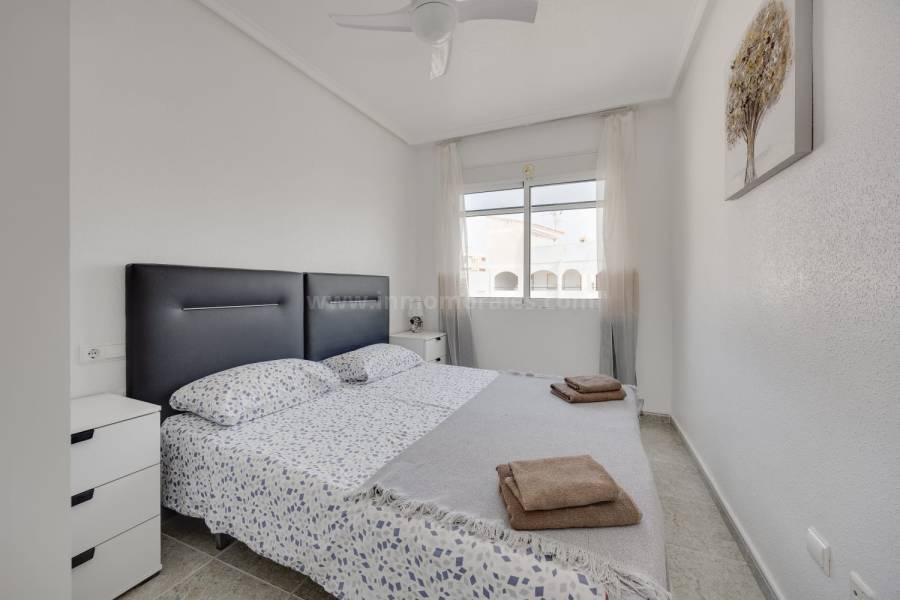 Resale - Apartment  - Torrevieja - Playa de los Locos