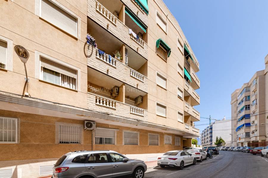 Resale - Apartment  - Torrevieja - Playa de los Locos