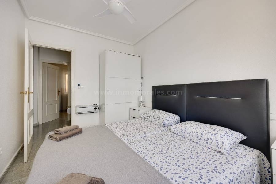 Resale - Apartment  - Torrevieja - Playa de los Locos