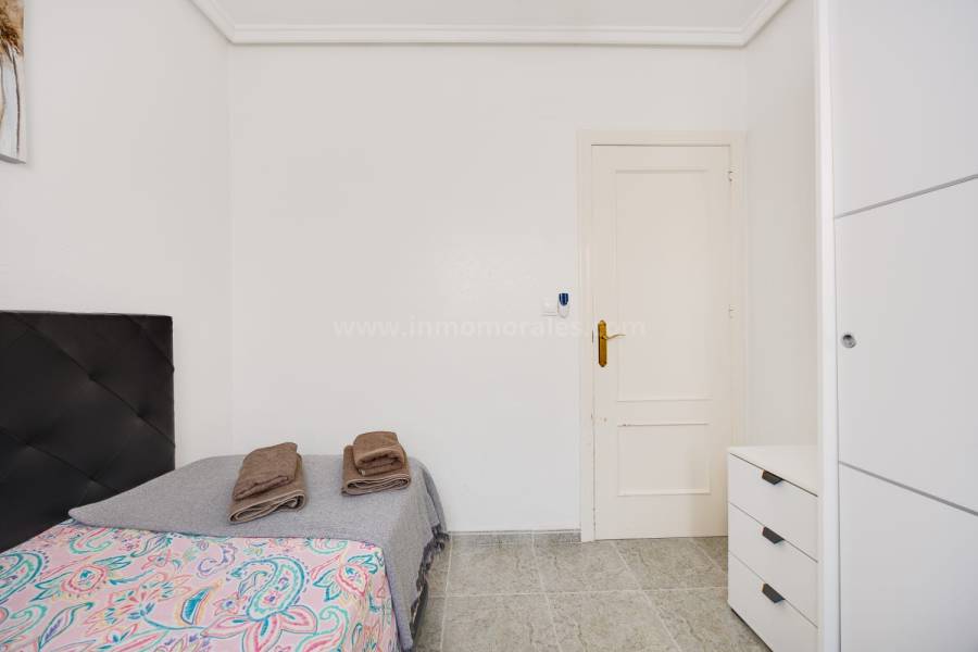Resale - Apartment  - Torrevieja - Playa de los Locos
