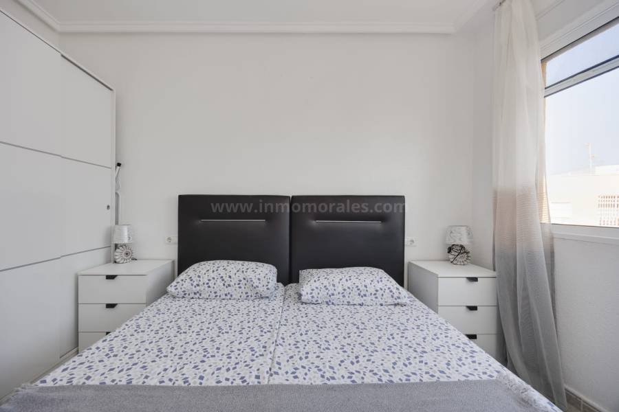 Resale - Apartment  - Torrevieja - Playa de los Locos