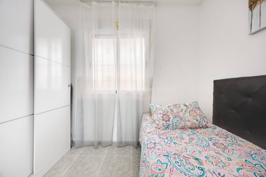 Resale - Apartment  - Torrevieja - Playa de los Locos
