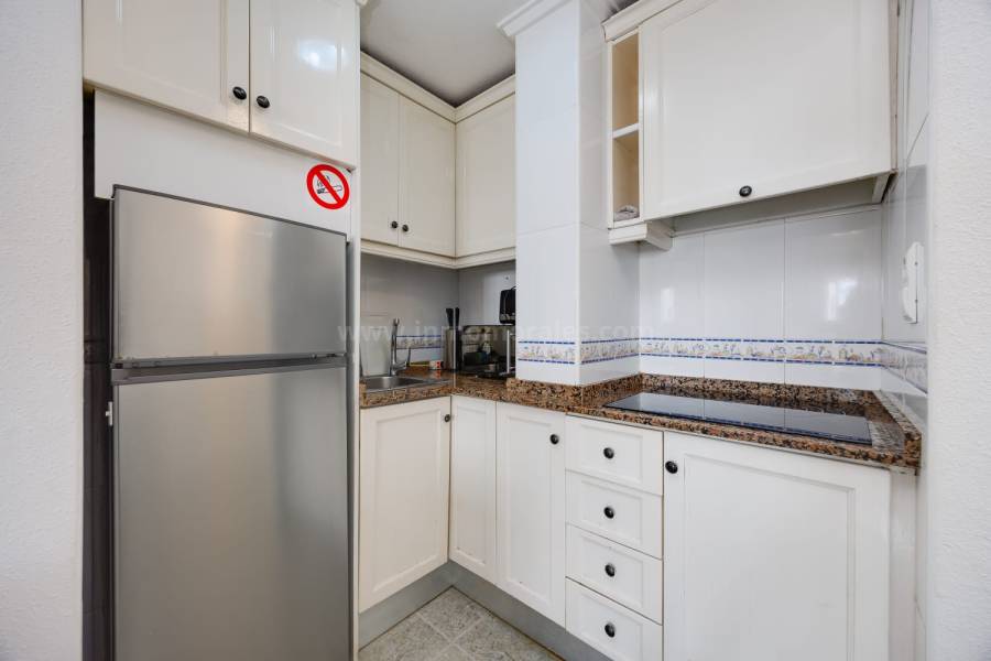 Resale - Apartment  - Torrevieja - Playa de los Locos