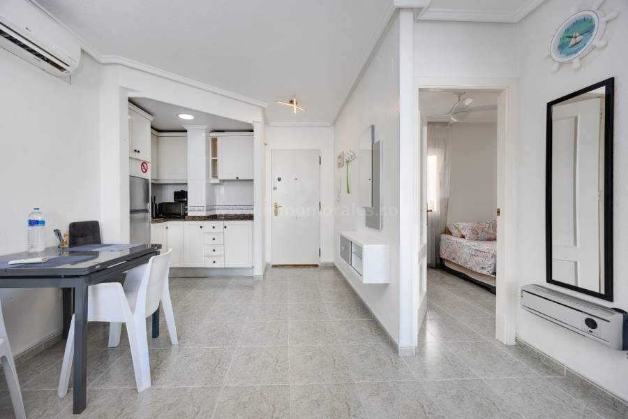 Resale - Apartment  - Torrevieja - Playa de los Locos
