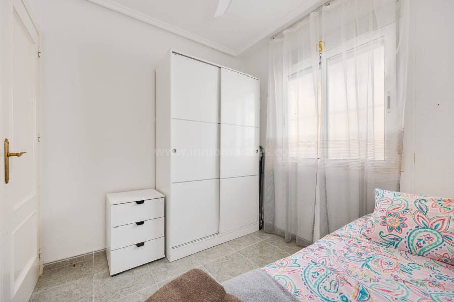 Resale - Apartment  - Torrevieja - Playa de los Locos