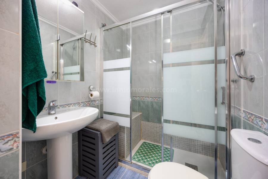 Resale - Apartment  - Torrevieja - Playa de los Locos