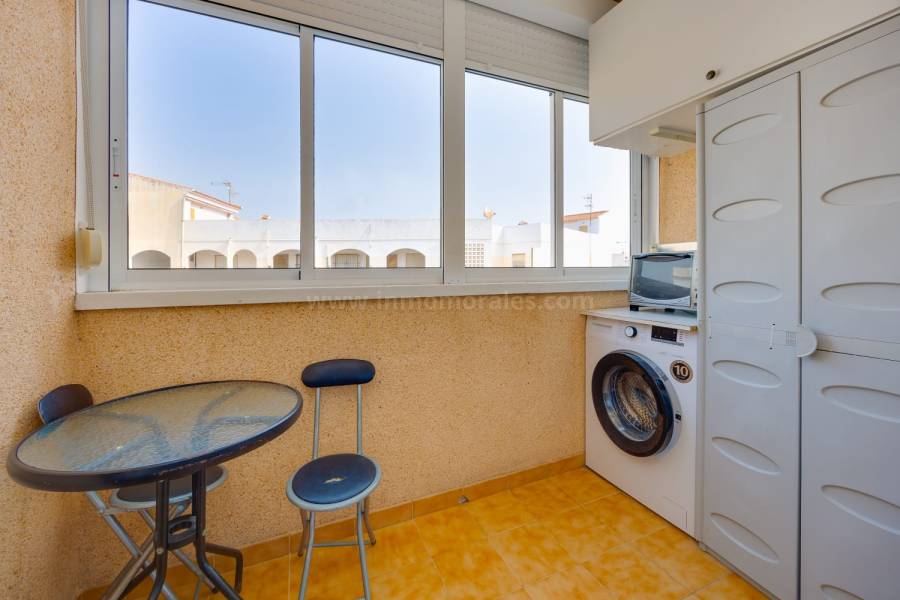 Resale - Apartment  - Torrevieja - Playa de los Locos