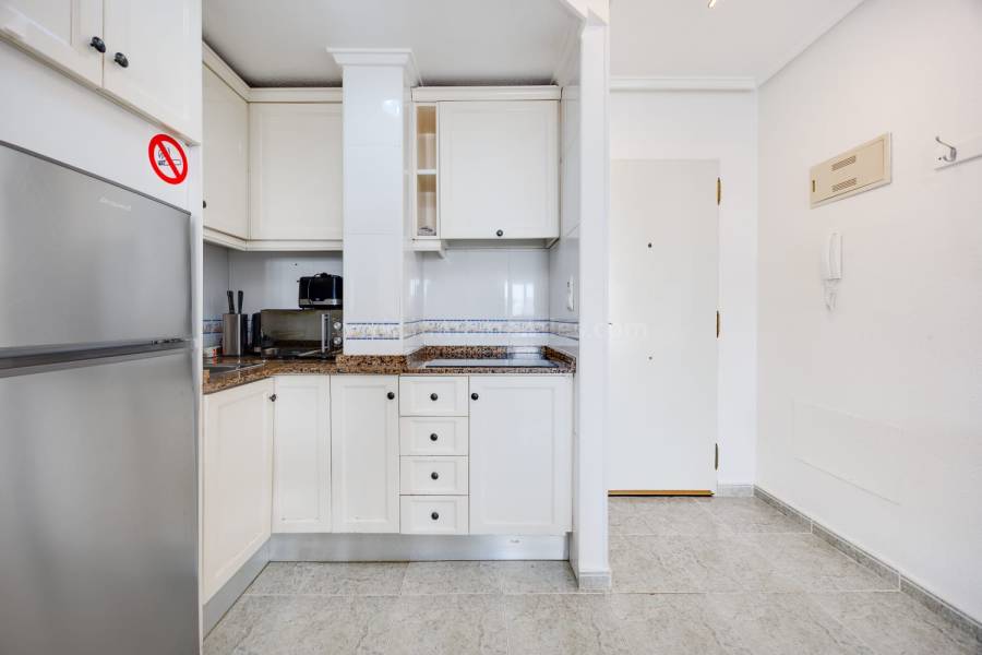 Resale - Apartment  - Torrevieja - Playa de los Locos