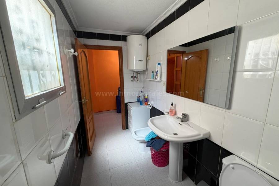 Resale - Apartment  - Torrevieja - Playa del Cura