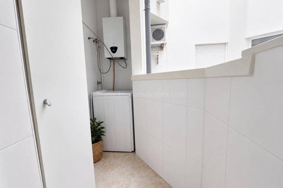 Resale - Apartment  - Torrevieja - Centro