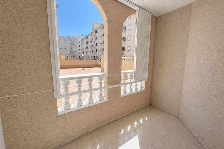 Resale - Apartment  - Torrevieja - Centro