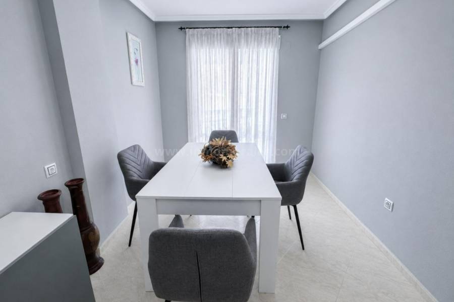 Resale - Apartment  - Torrevieja - Centro