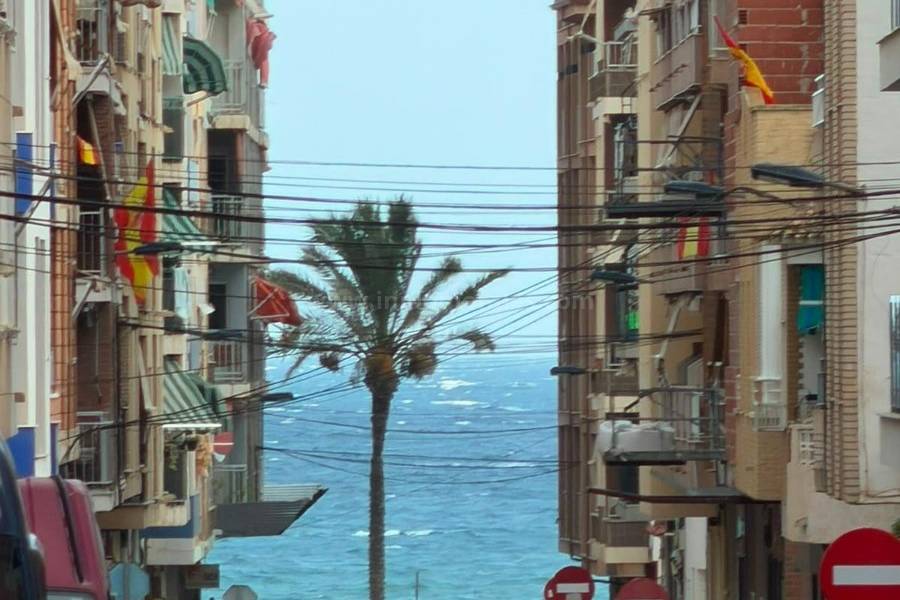 Resale - Apartment  - Torrevieja - Playa del Cura