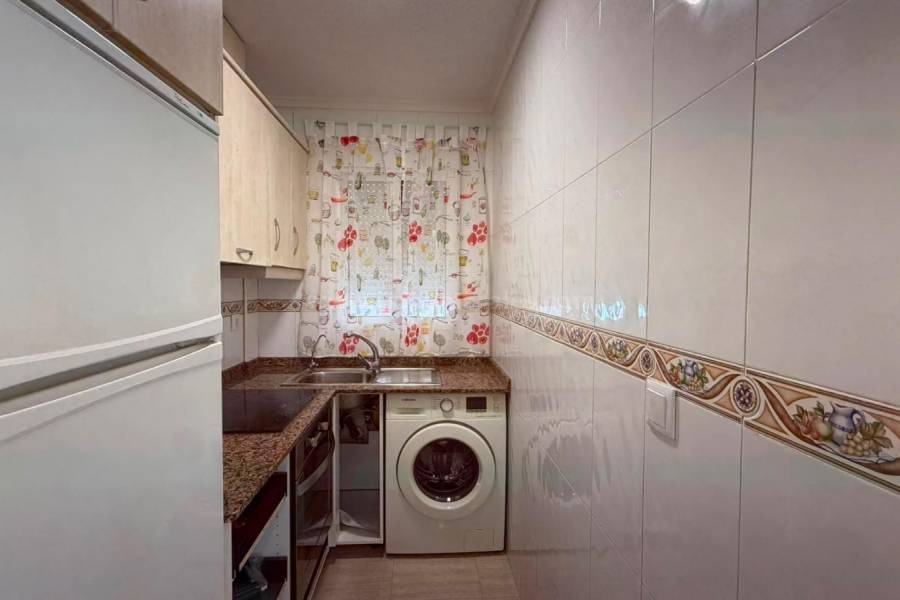 Resale - Apartment  - Torrevieja - Playa del Cura