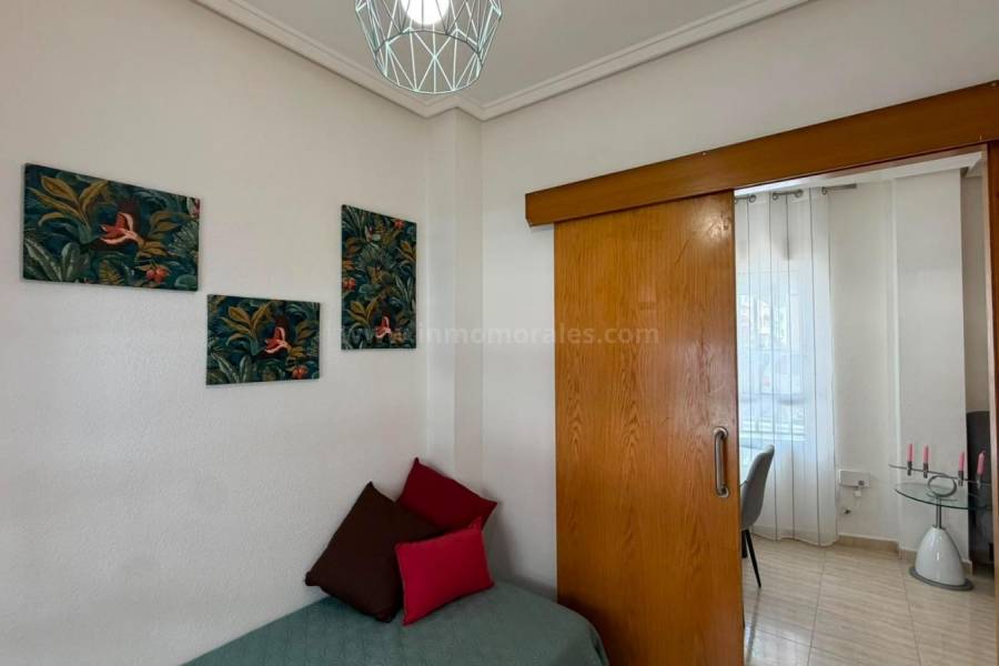 Resale - Apartment  - Torrevieja - Playa del Cura