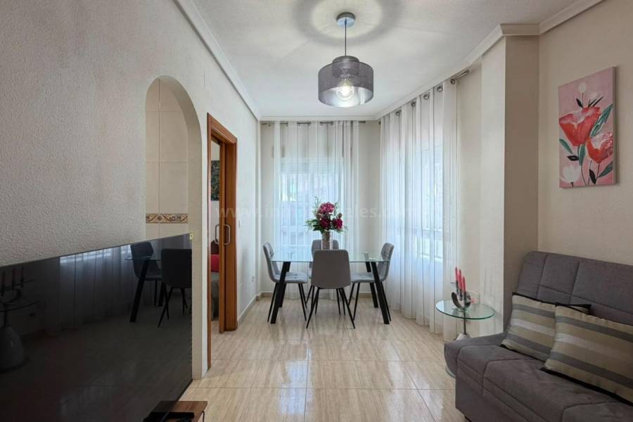 Resale - Apartment  - Torrevieja - Playa del Cura