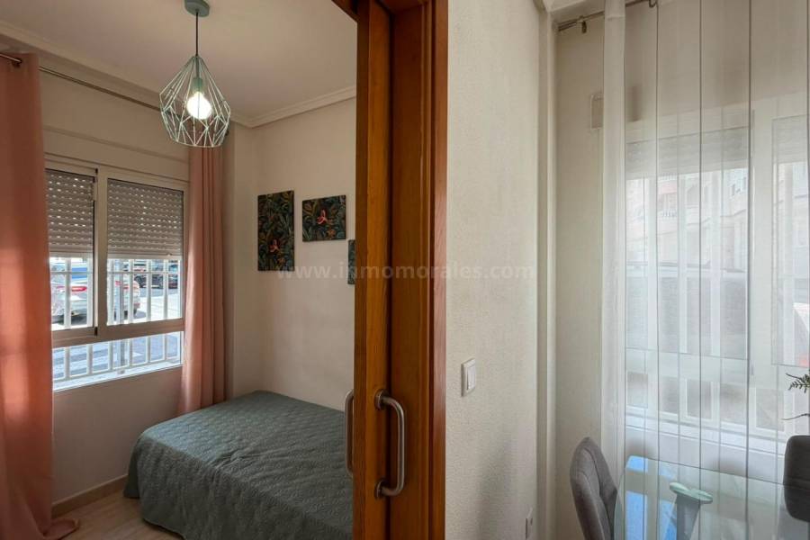 Resale - Apartment  - Torrevieja - Playa del Cura