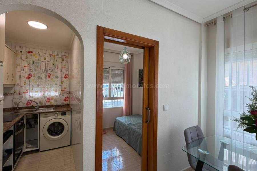 Resale - Apartment  - Torrevieja - Playa del Cura