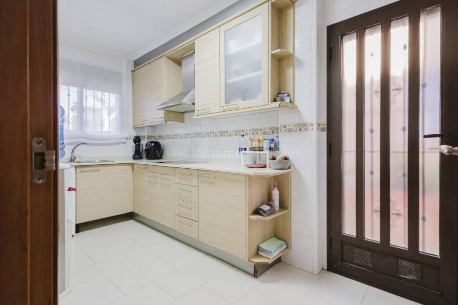 Resale - Detached House / Villa  - Torrevieja - Aguas Nuevas